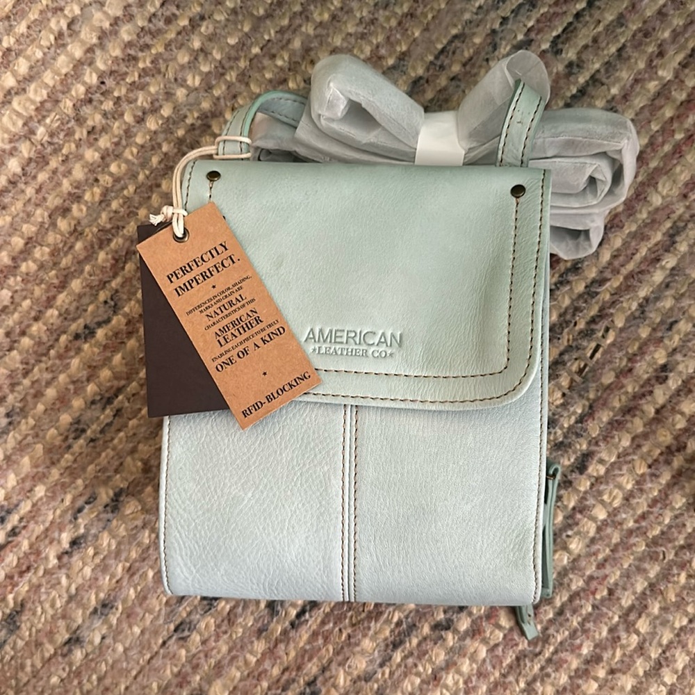Crossbody bag with tags! & wallet inside!